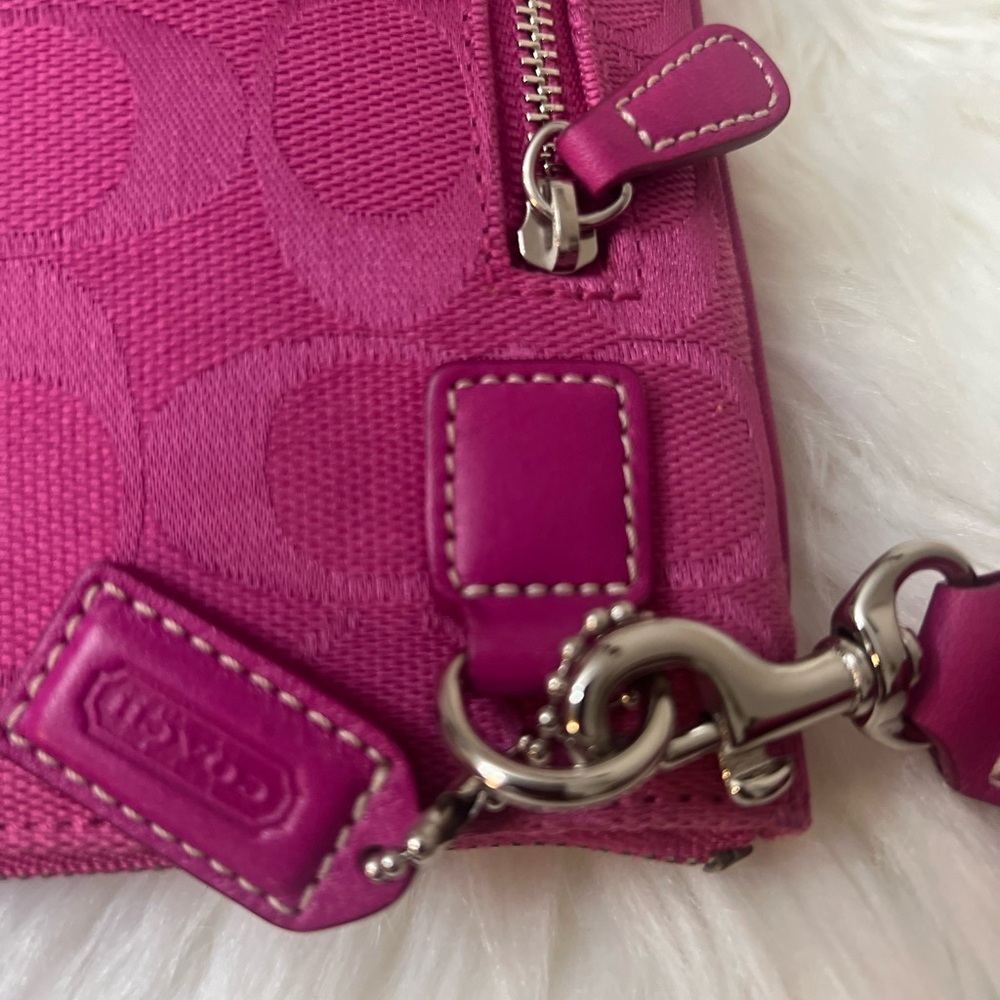 Coach vintage pink Mini Signature c
Stripe swingback Crossbody Bag - Picture 6 of 10